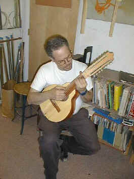 William plays bandolin gd.jpg (26826 bytes)